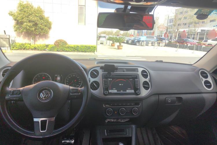 Used Volkswagen Tiguan 2015 1.8TSI Automatic Two-Wheel Drive Luxury Model Center Console