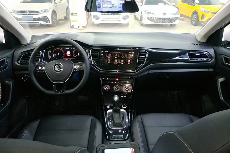 Used Volkswagen T-ROC 2021 280TSI DSG Two-Wheel Drive Comfort Connect Edition Center Console