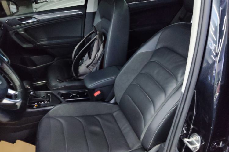 Used Volkswagen Tiguan L 2021 330TSI Automatic Two-Wheel Drive R-Line Enhanced Edition Left Front Seat