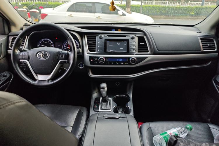 Used Toyota Highlander 2015 2.0T Four-Wheel Drive Luxury Edition 7-Seater Center Console