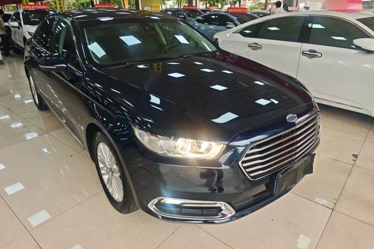 Used Ford Taurus 2017 EcoBoost 245 Fashion Edition Front Right 45 Deg