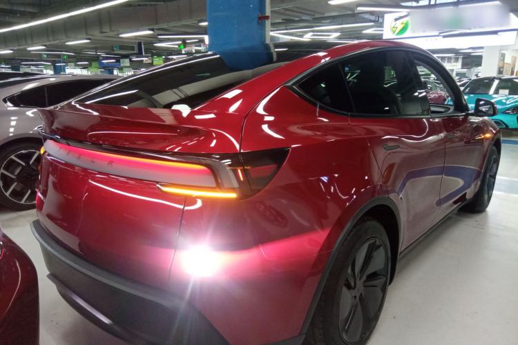 Used Tesla Model Y 2025 Rear-Wheel-Drive Version Rear Right 45 Deg