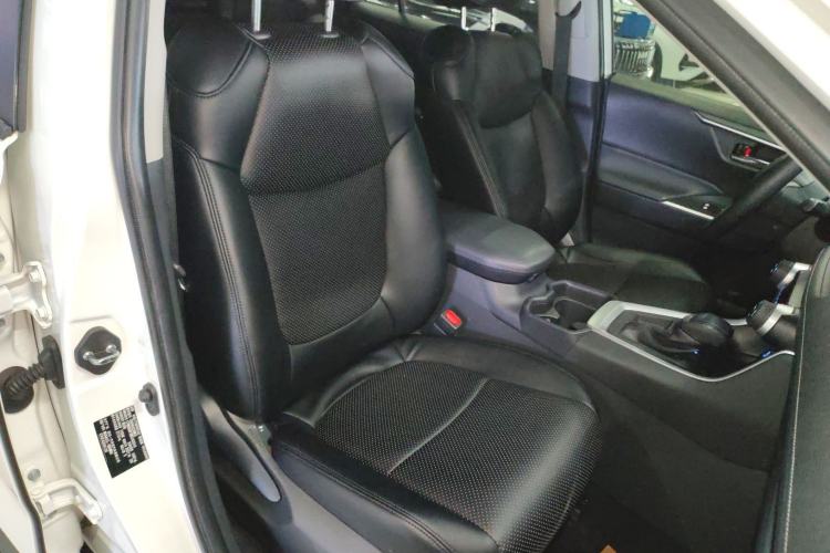 Used Toyota RAV4 2020 2.0L CVT Two-Wheel Drive Fashion Edition Right Front Seat