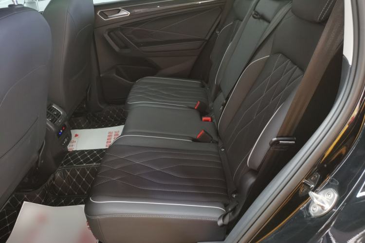 Used Volkswagen Tiguan L 2022 330TSI Automatic Two-Wheel Drive R-Line Enhanced Edition Left Rear Seat