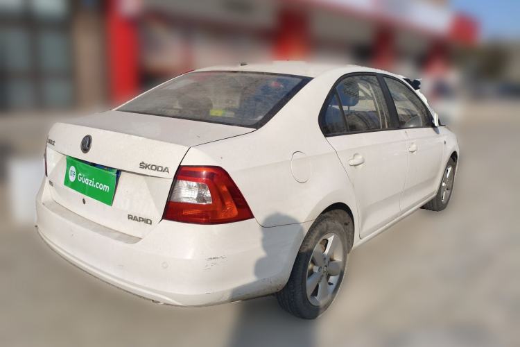Used Skoda Rapid 2016 1.6L Manual Front-Wheel-Drive Version
