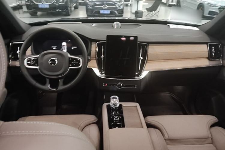 Used Volvo XC90 New Energy 2025 Facelifted T8 Luxury Flagship 7-Seater Center Console