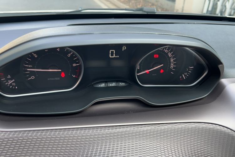 Used Peugeot 2008 2015 1.6THP Roland Garros Edition
