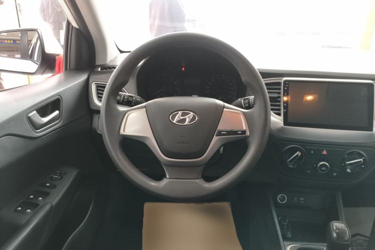 Used Hyundai Verna (new generation) 2016 1.4L Manual Cool Edition GLS Steering Wheel