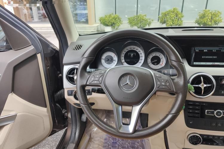 Used Mercedes-Benz GLK-Class 2013 GLK 300 4MATIC Dynamic Sunroof Model