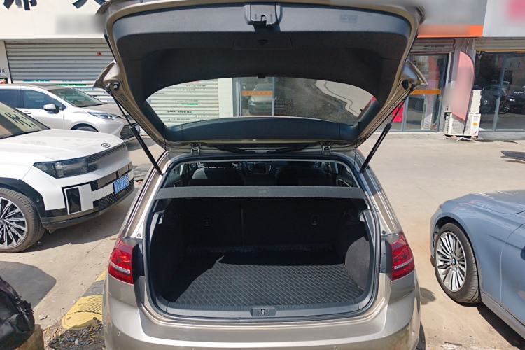 Used Volkswagen Golf 2017 1.6L Automatic Comfort Million-Vehicle Anniversary Edition