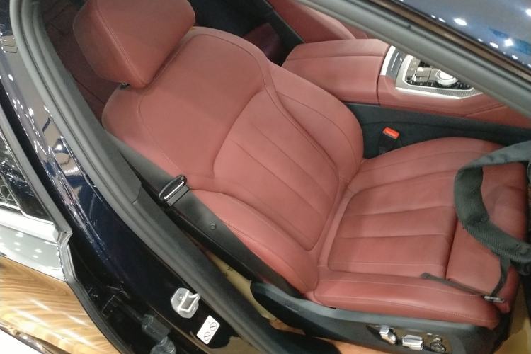 Used BMW X6 2022 xDrive40i Luxury Edition M Sport Package Right Front Seat