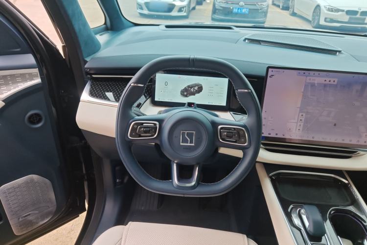 Used Zeekr 009 2024 7-Seater Walk-Through Version Four-Wheel Drive 108 kWh