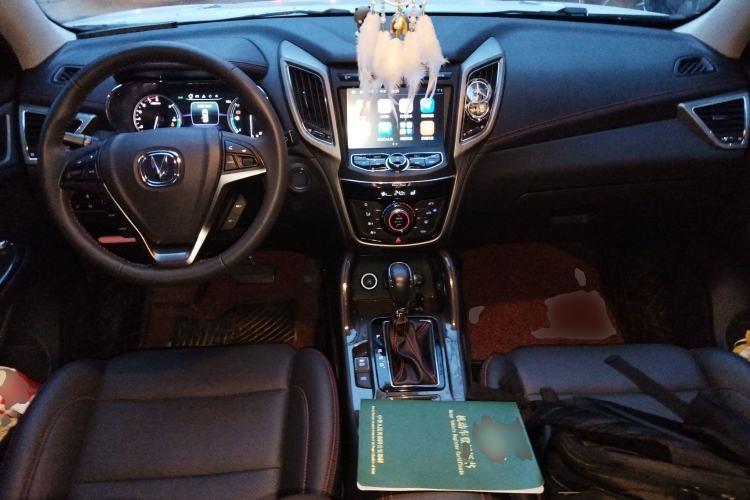 Used CHANGAN CS75 2017 Shangkui Edition 1.5T Automatic Fengyue Model Center Console