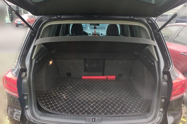 Used Volkswagen Tiguan 2015 2.0 TSI Automatic All-Wheel Drive Luxury Edition Trunk