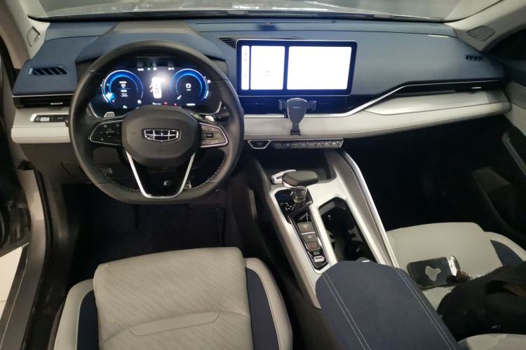 Used Geely Auto Preface 2023 2.0TD Prestige Version Center Console