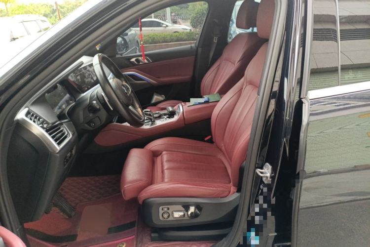 Used BMW X6 2021 xDrive40i Luxury Model with M Sport Package Left Front Seat