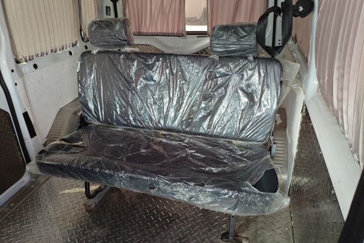 Used JMC Fushun 2023 2.0T Manual Short Wheelbase Low-Roof Commercial Multi-Purpose Passenger Vehicle 6 Seats with Lift-Up Tailgate
