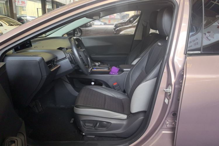 Used Toyota bZ3 2023 616 km Long-Range Premium Left Front Seat