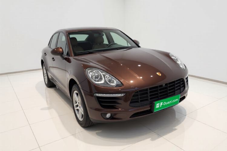 Used Porsche Macan 2017 Macan 2.0T Front Right 45 Deg
