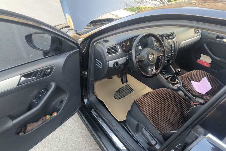 Used Volkswagen Sagitar 2014 Revised Version 1.6L Manual Comfort Edition Driver Seat