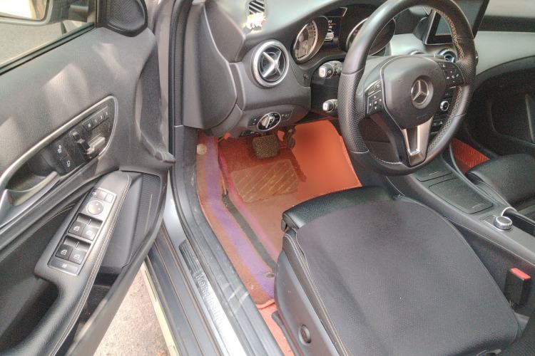 Used Mercedes-Benz GLA 2016 GLA 200 Sport Edition Driver Seat