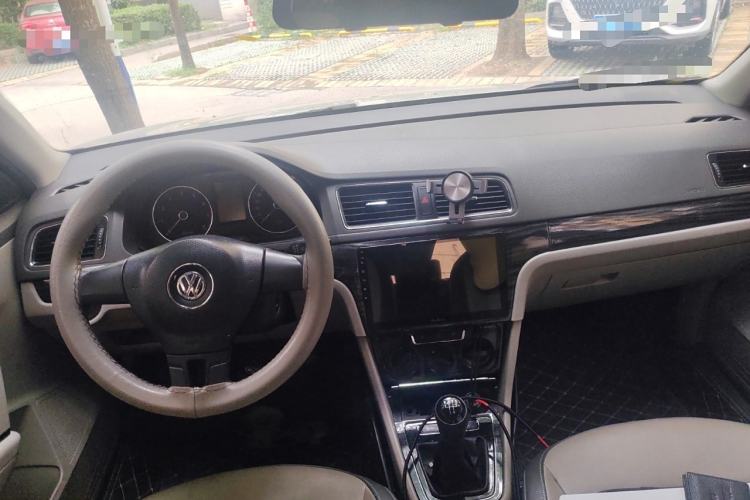Used Volkswagen Gran Lavida 2013 1.6L Manual Comfort Model