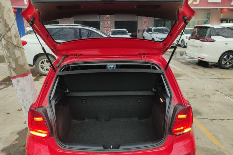 Used Volkswagen Polo 2016 1.4L Manual Fashion Model