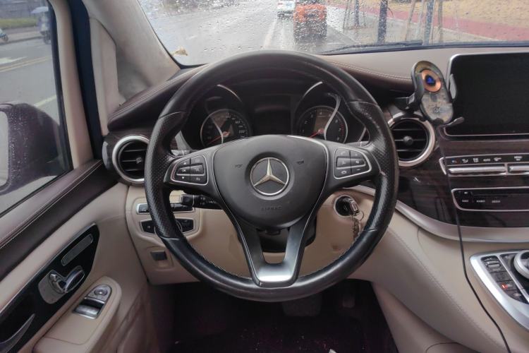 Used Mercedes-Benz V-Class 2016 V 260 Avantgarde Edition
