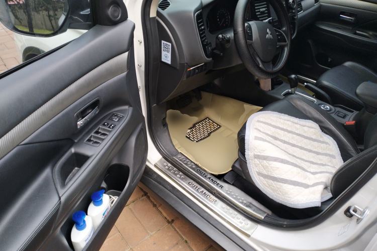 Used Mitsubishi Outlander 2014 2.4L 4x4 Deluxe Value Edition 5 Seats
