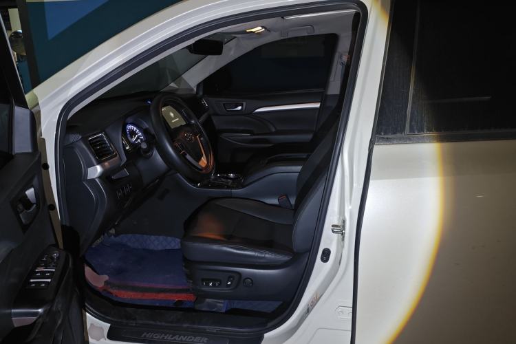 Used Toyota Highlander 2018 2.0T Four-Wheel Drive Prestige Version 7 Seats China V Emission Standard