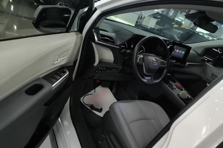 Used Toyota Granvia 2024 2.5L Hybrid Comfort Edition
