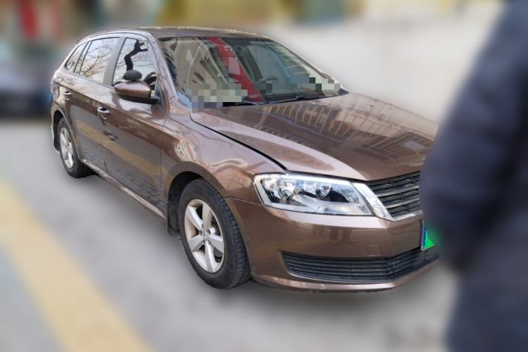 Used Volkswagen Gran Lavida 2013 1.6L Automatic Fashion Model Front Right 45 Deg