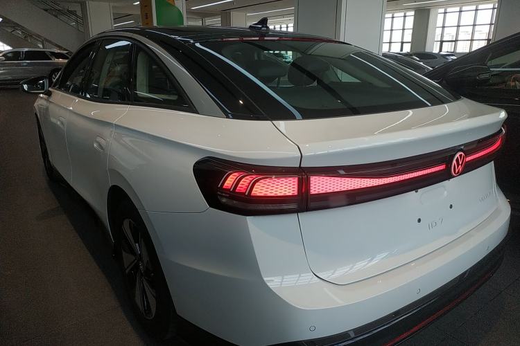 Used Volkswagen ID.7 VIZZION 2024 AIR model Rear Left 45 Deg