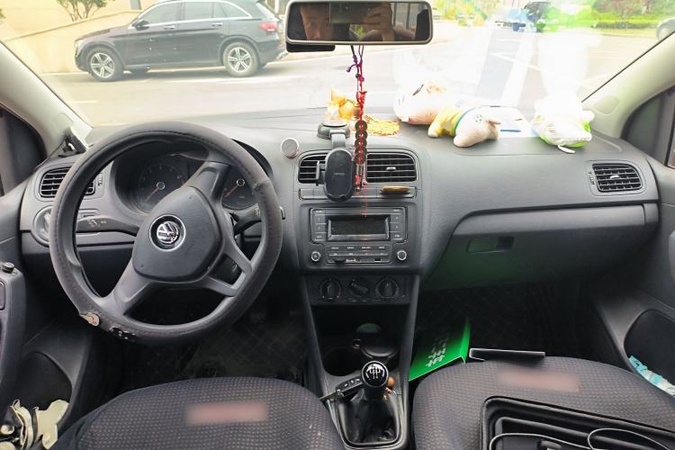 Used Volkswagen Polo 2014 1.4L Manual Fashion Edition Center Console