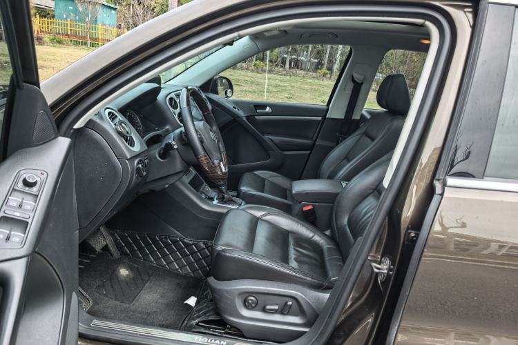 Used Volkswagen Tiguan 2015 1.8TSI Automatic Two-Wheel Drive Luxury Model Interior 2