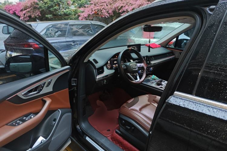 Used Audi Q7 2018 45 TFSI Technology Edition Driver Seat