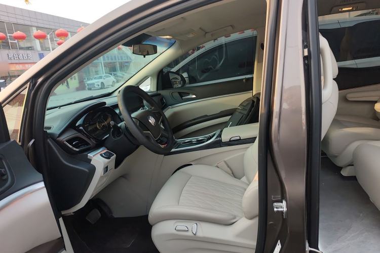 Used Buick GL8 2023 Land Executive Class Comfort Model
