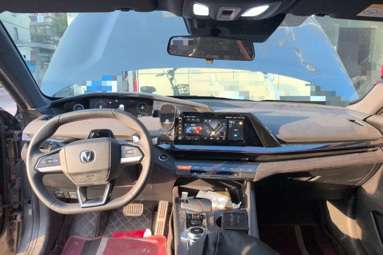 Used CHANGAN UNI-V 2025 1.5T 500Bar Prestige Sporty Version Interior 2