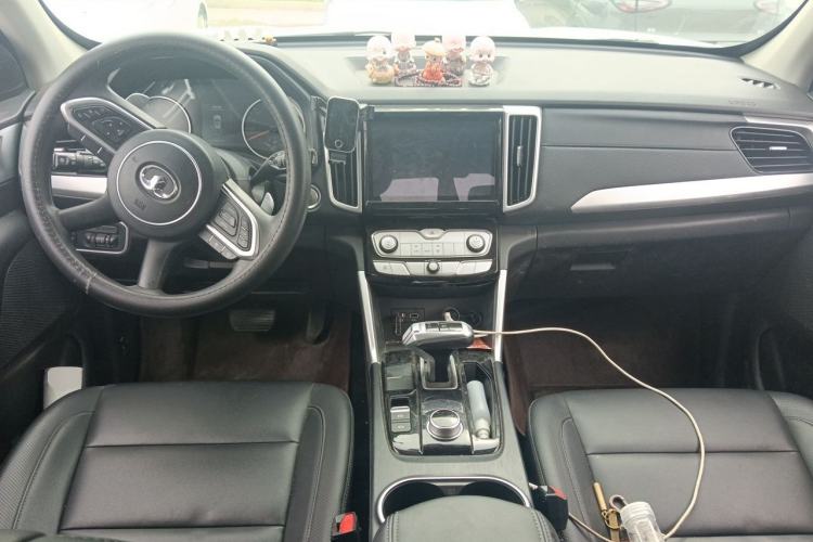 Used Great Wall Poer 2021 2.0T Commercial Version Automatic Diesel Two-Wheel Drive Elite Trim with Long Bed – GW4D20M Center Console