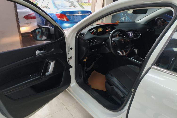 Used Peugeot 308S 2015 1.2T Automatic Jingchi Edition Driver Seat