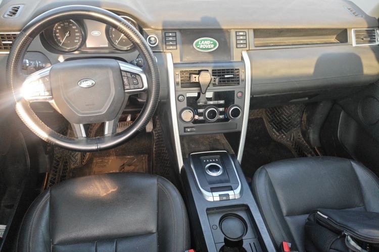 Used Land Rover Discovery Sport 2018 240 PS SE Version Center Console
