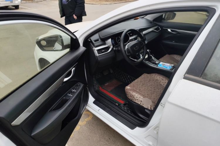 Used Geely Auto Emgrand 2019 Leading Edition 1.5L CVT Luxury Model China VI Standard
