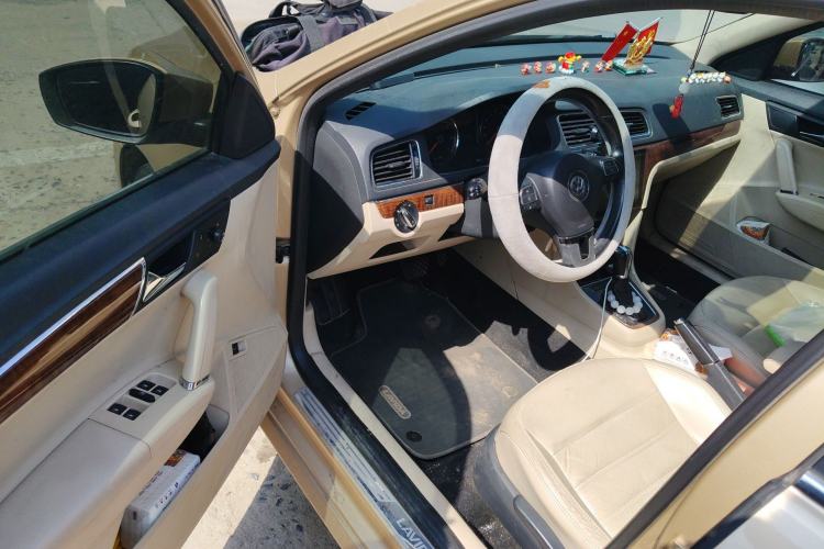 Used Volkswagen Lavida 2013 1.6L Automatic Luxury Edition Driver Seat