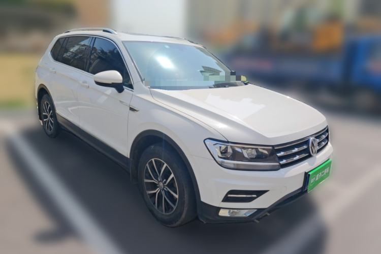 Used Volkswagen Tiguan L 2017 330TSI Automatic Two-Wheel Drive Luxury Edition Front Right 45 Deg