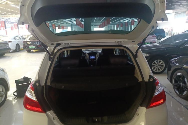 Used Venucia R50 2013 1.6L Manual Fashion Edition Trunk
