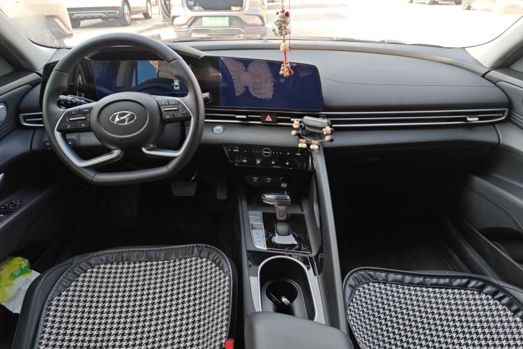 Used Hyundai Elantra 2022 1.5L CVT LUX Prestige Edition
