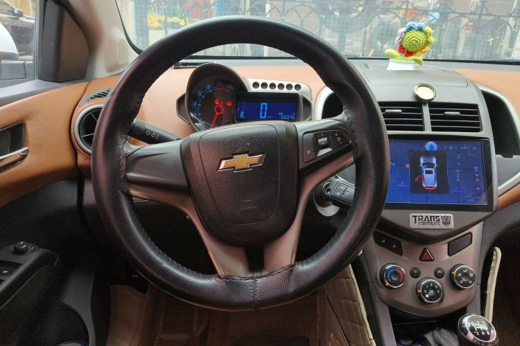 Used Chevrolet Aveo Sonic 2011 Sedan 1.4L MT SL
