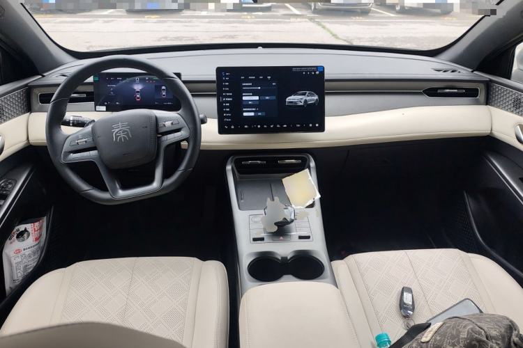 Used BYD Qin PLUS 2025 EV Smart Drive Edition 510KM Leading Model Center Console