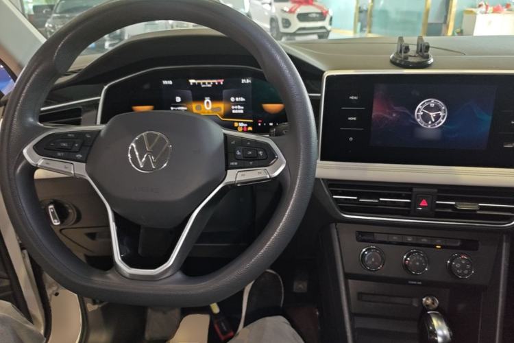 Used Volkswagen Tiguan L 2022 330TSI Automatic Two-Wheel Drive Comfort Edition Center Console