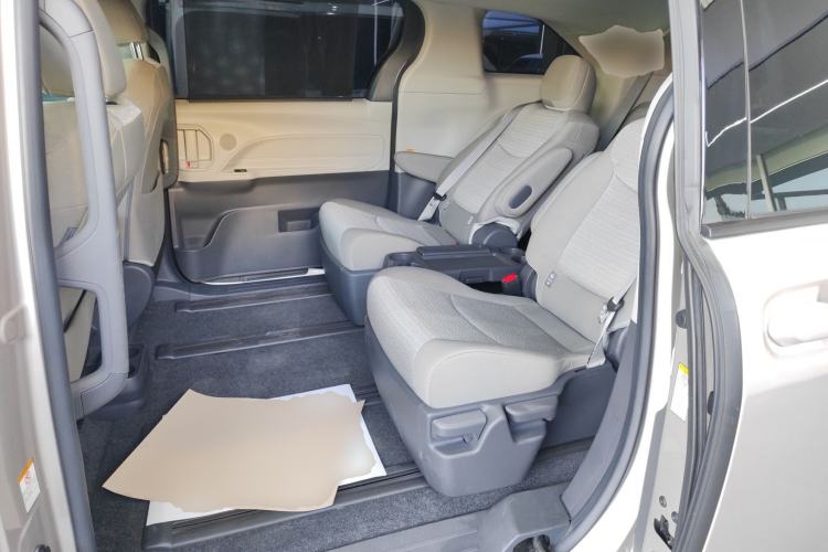 Used Toyota Sienna 2021 2.5L Hybrid Comfort Edition